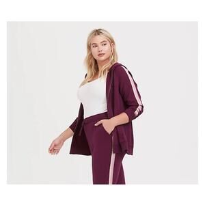 (1) Torrid Zip-up Hoodie